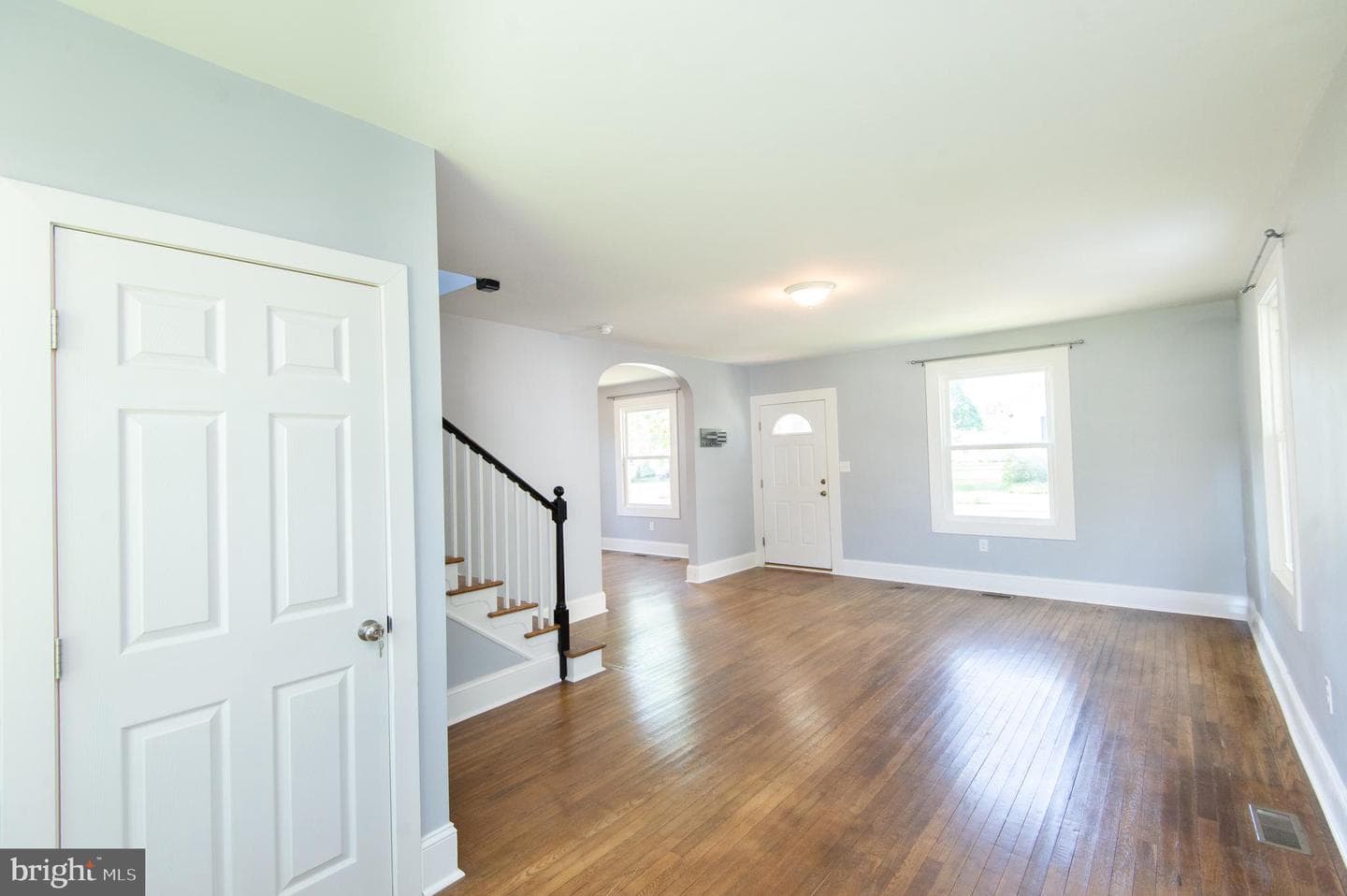 417 Bayly Avenue photo 5