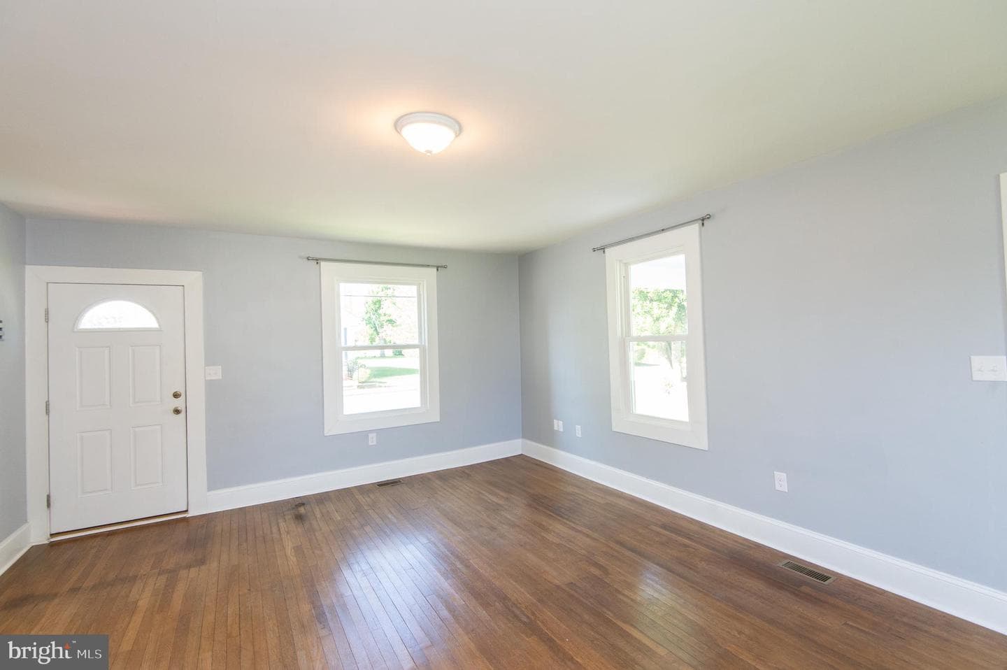 417 Bayly Avenue photo 6