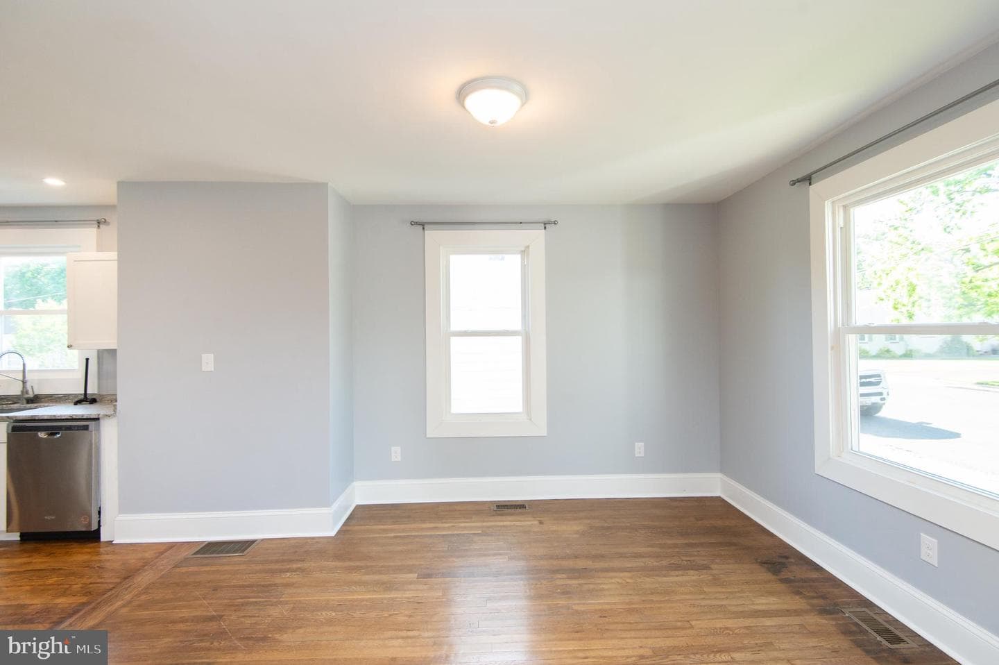 417 Bayly Avenue photo 7