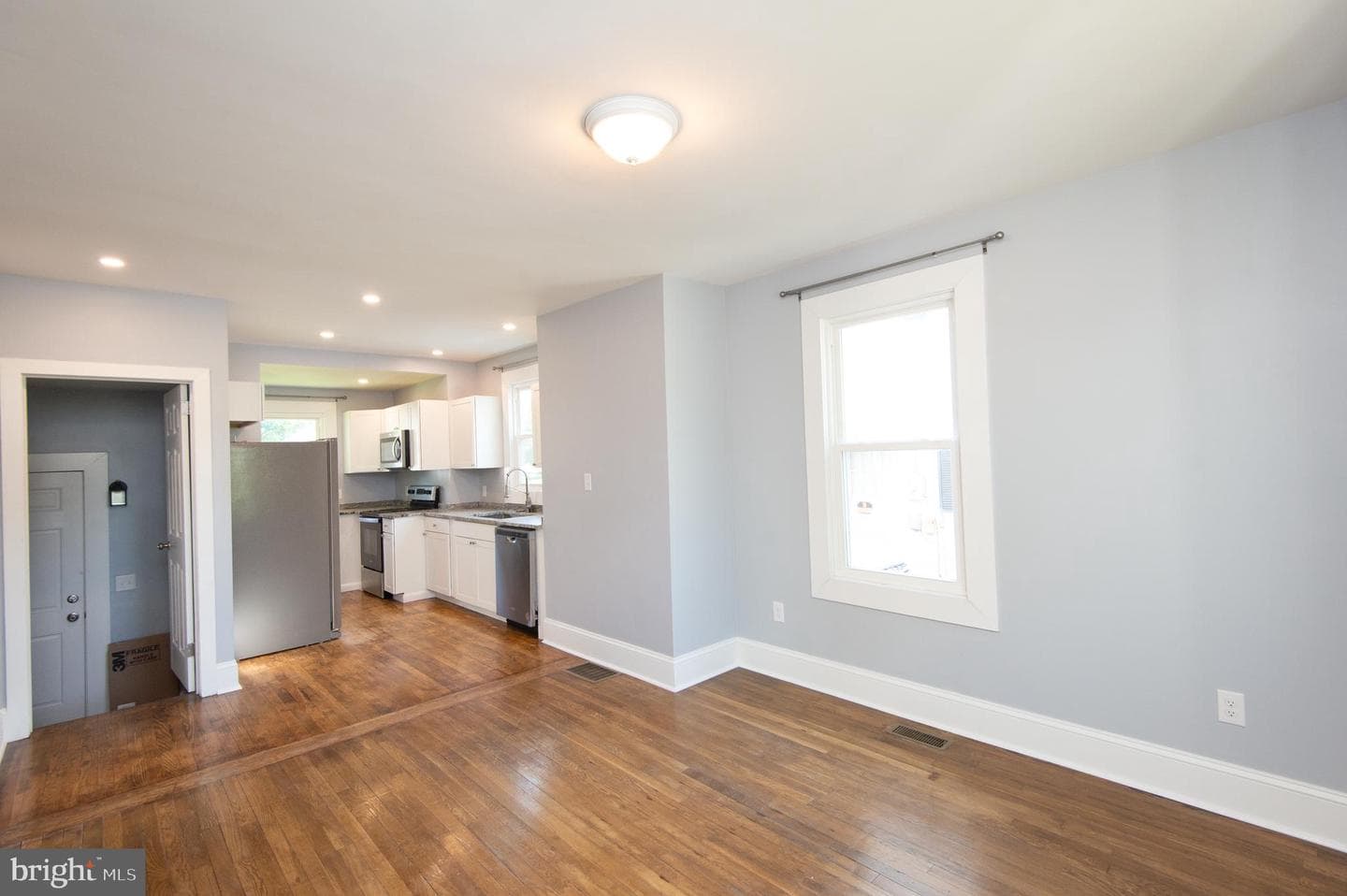 417 Bayly Avenue photo 8