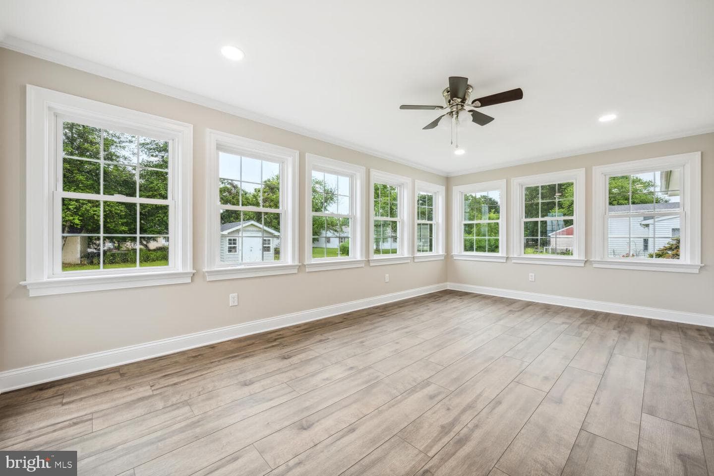 405 Collins Avenue photo 12