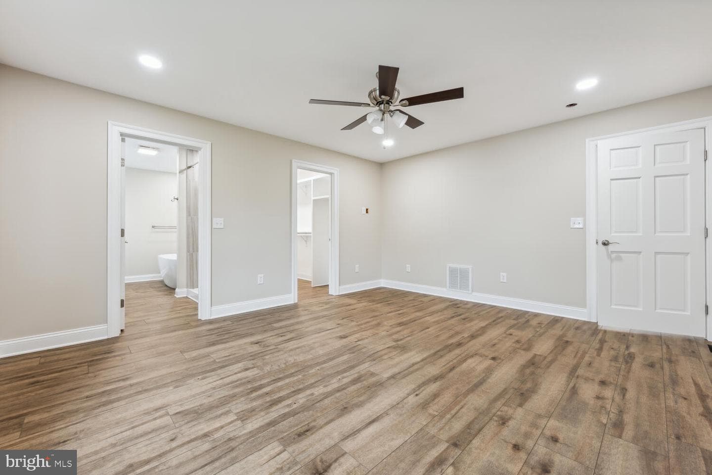405 Collins Avenue photo 15