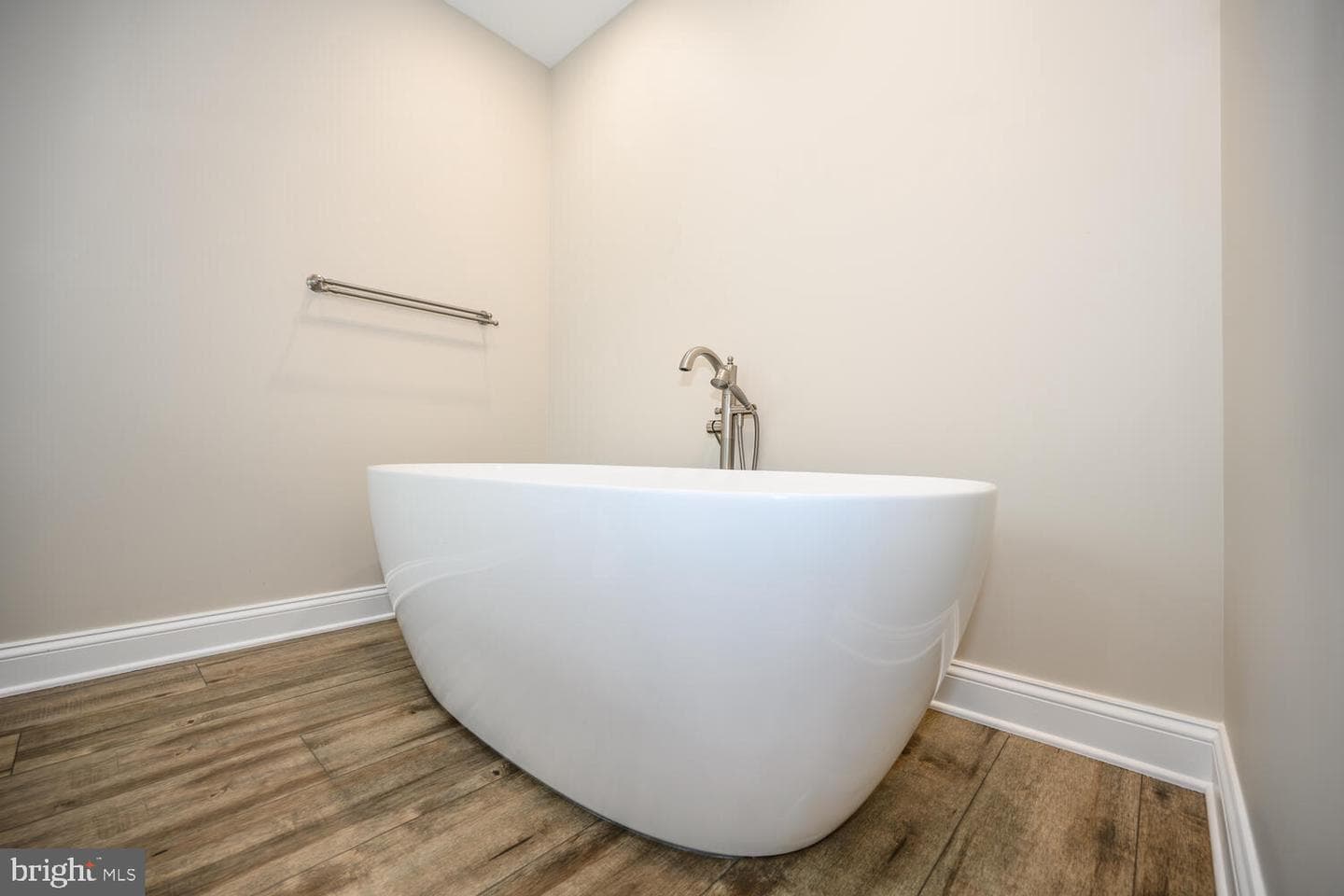 405 Collins Avenue photo 18