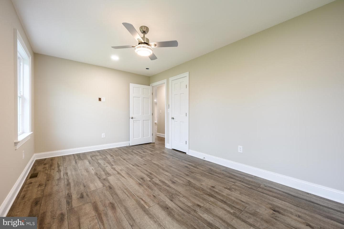 405 Collins Avenue photo 21
