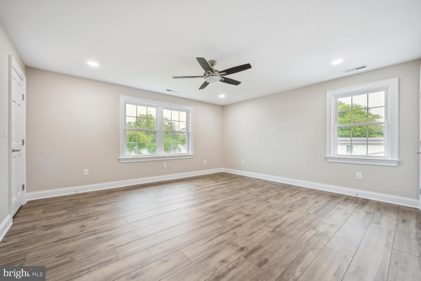 405 Collins Avenue photo 25