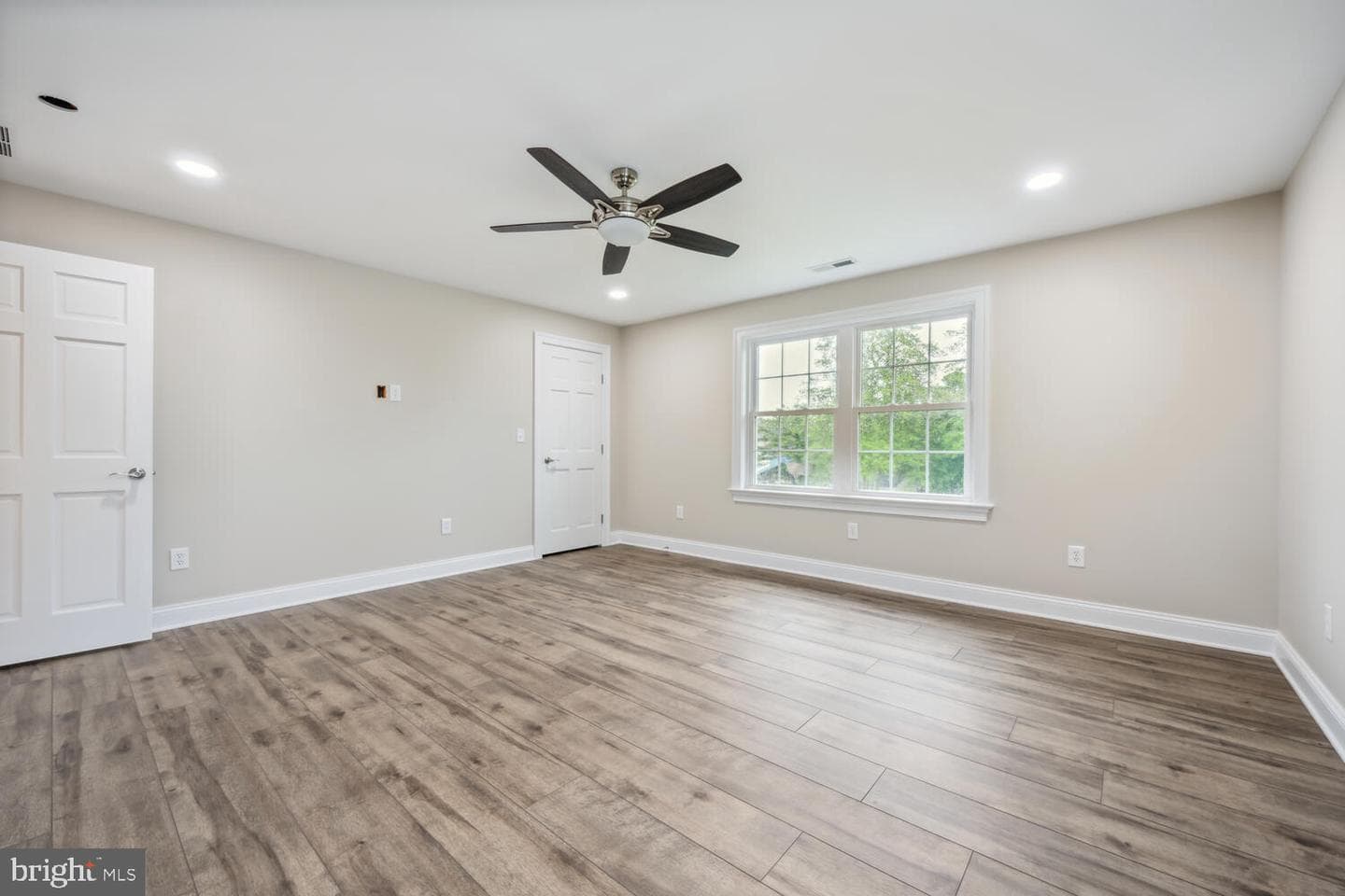 405 Collins Avenue photo 26
