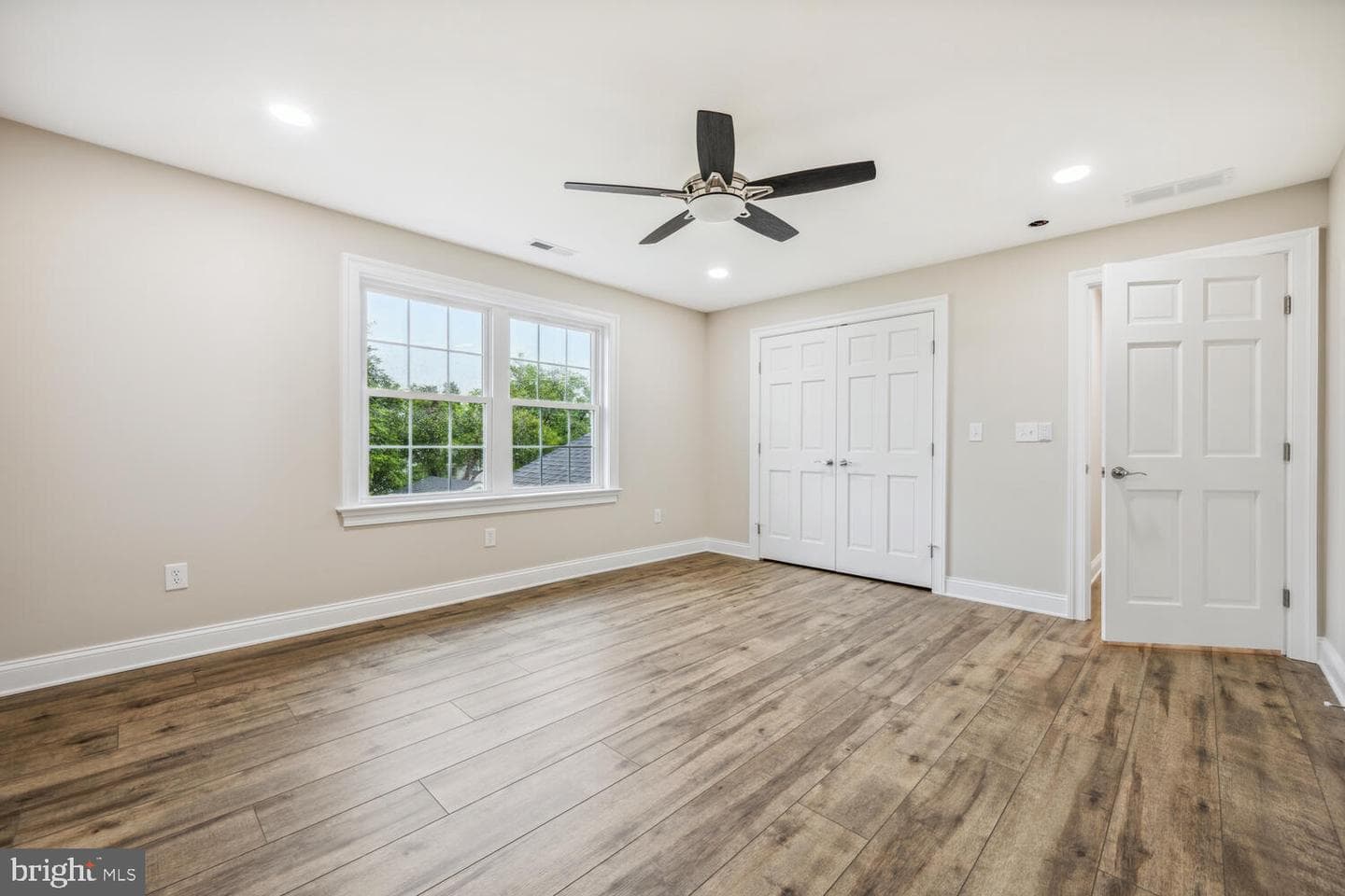 405 Collins Avenue photo 29