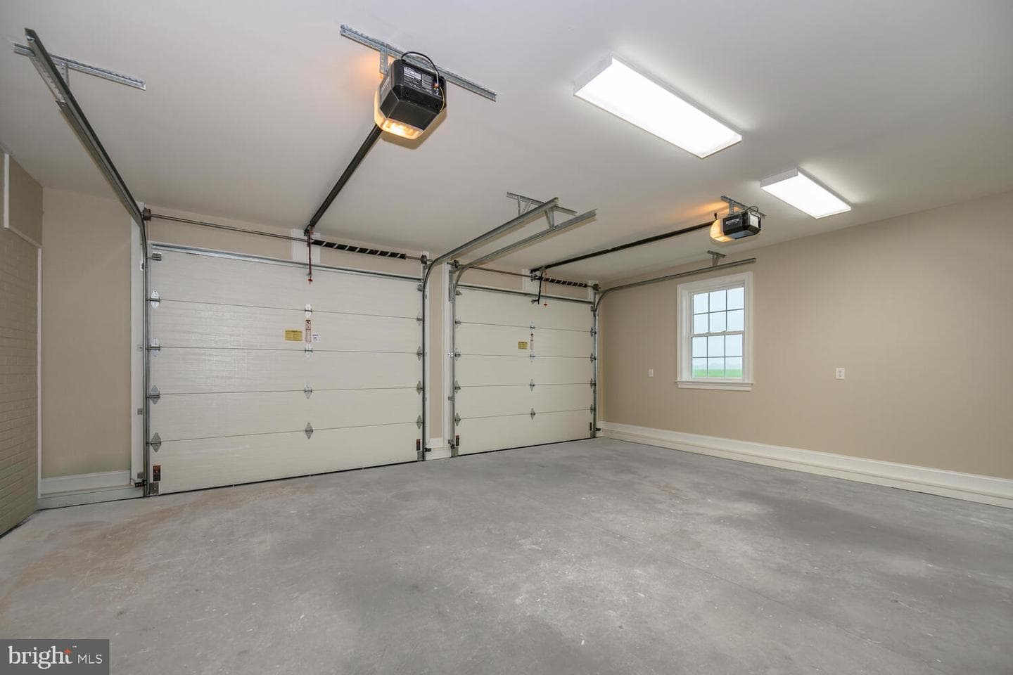 405 Collins Avenue photo 37