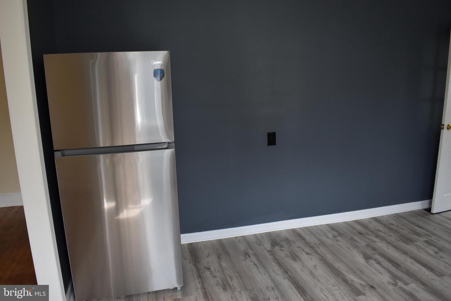 402 Bayly Avenue photo 11