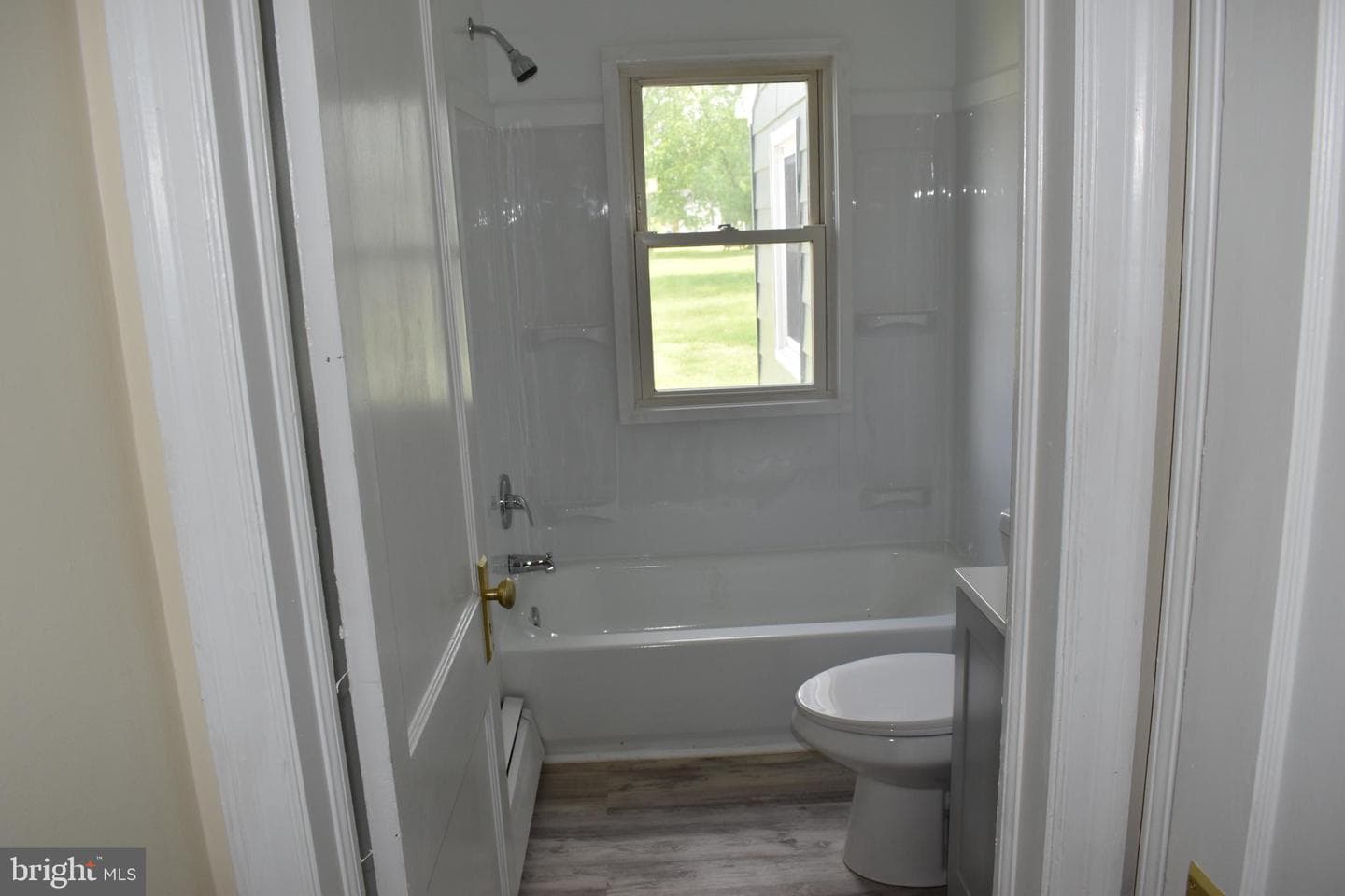 402 Bayly Avenue photo 14