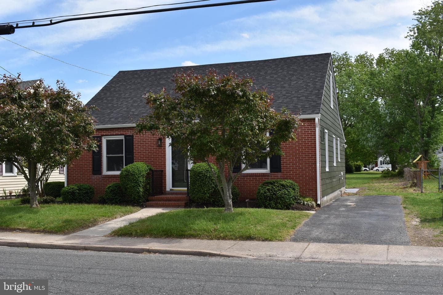 402 Bayly Avenue photo 2