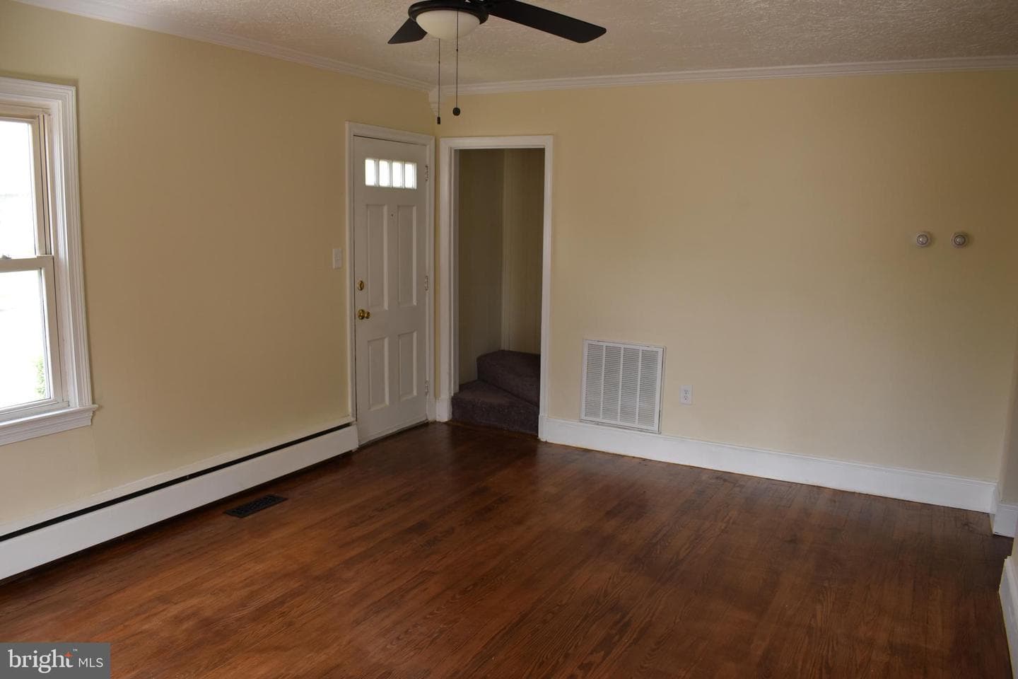 402 Bayly Avenue photo 6