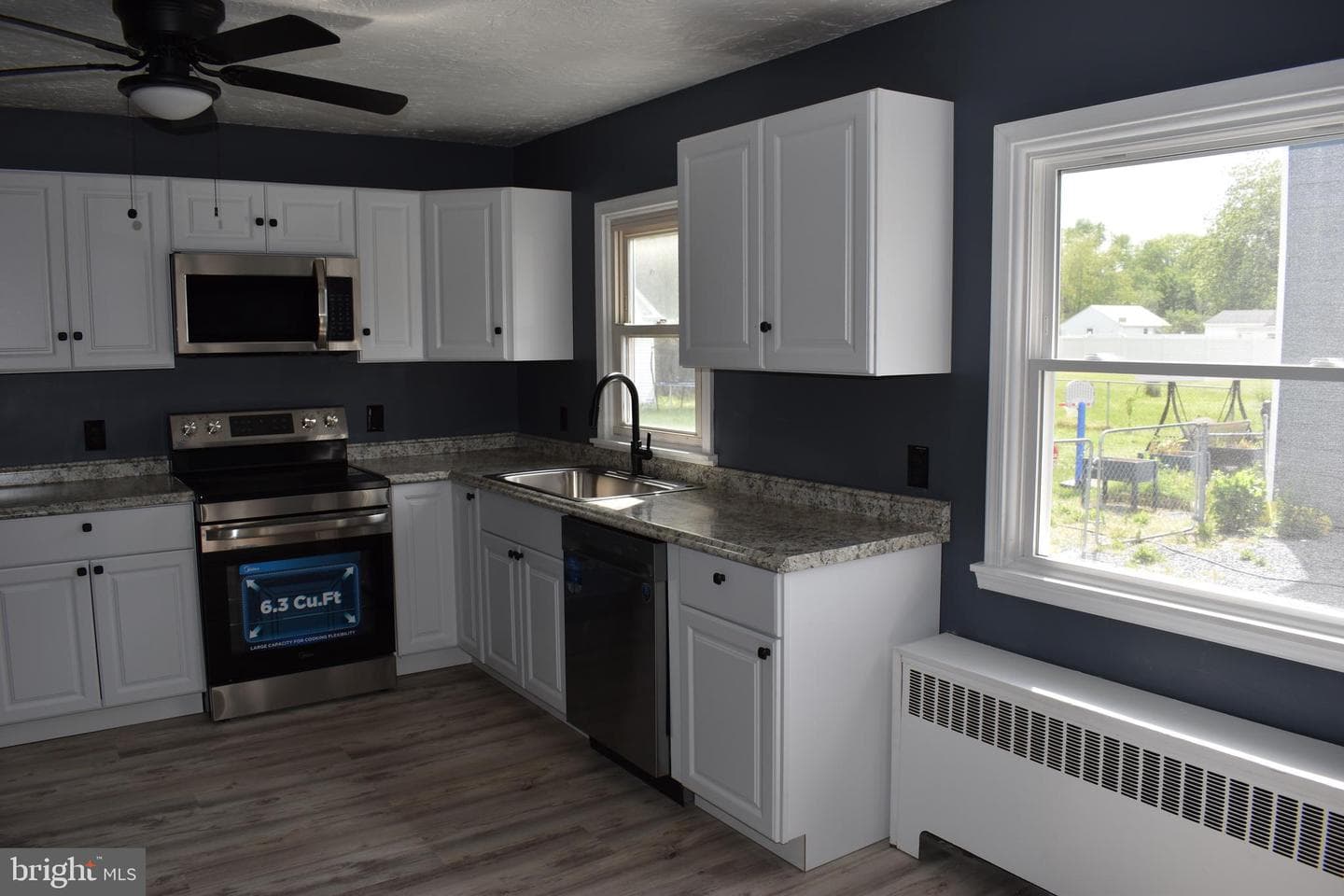 402 Bayly Avenue photo 8