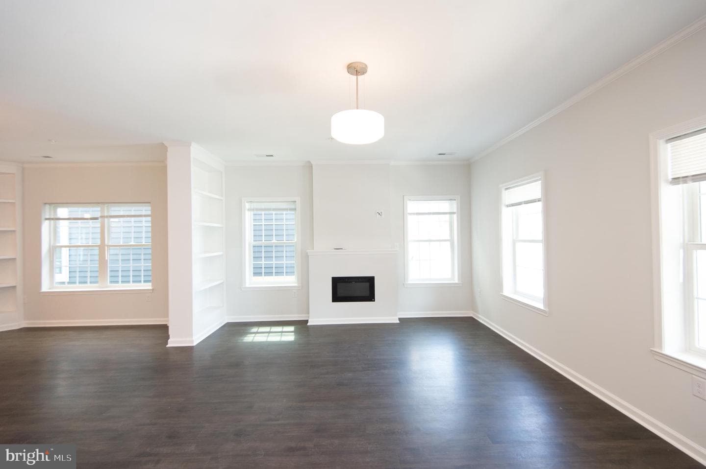 636 Douglas Street photo 11