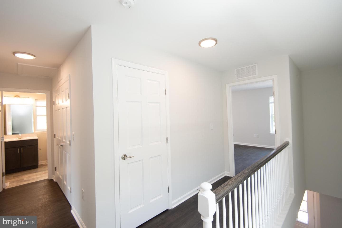 636 Douglas Street photo 12