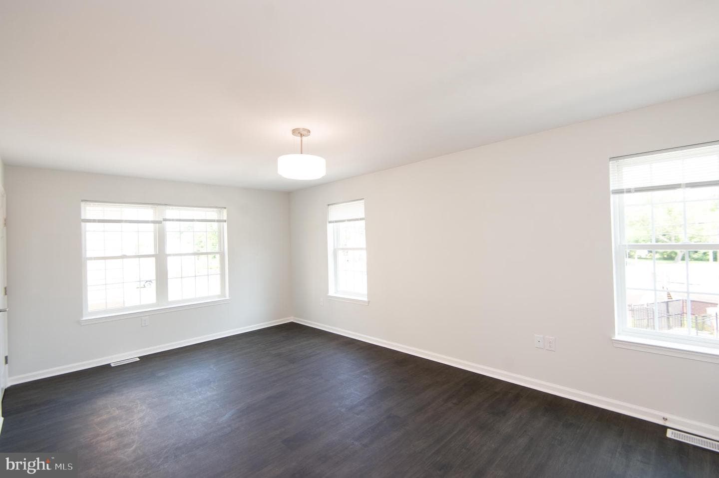 636 Douglas Street photo 13