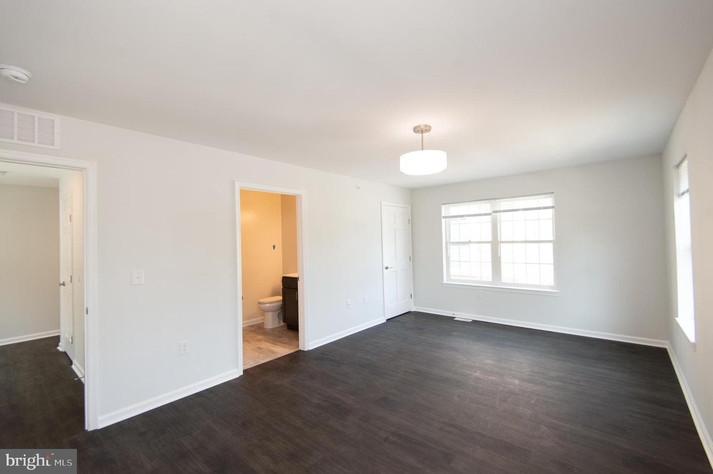 636 Douglas Street photo 15