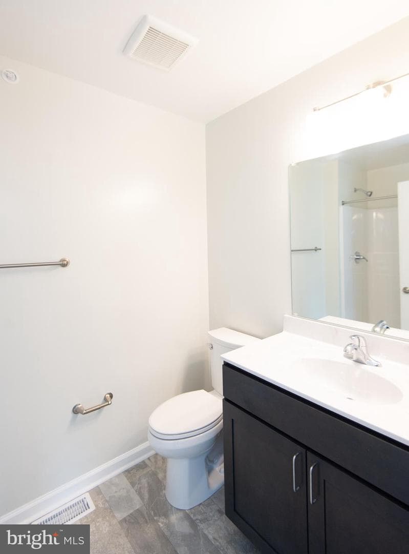 636 Douglas Street photo 17