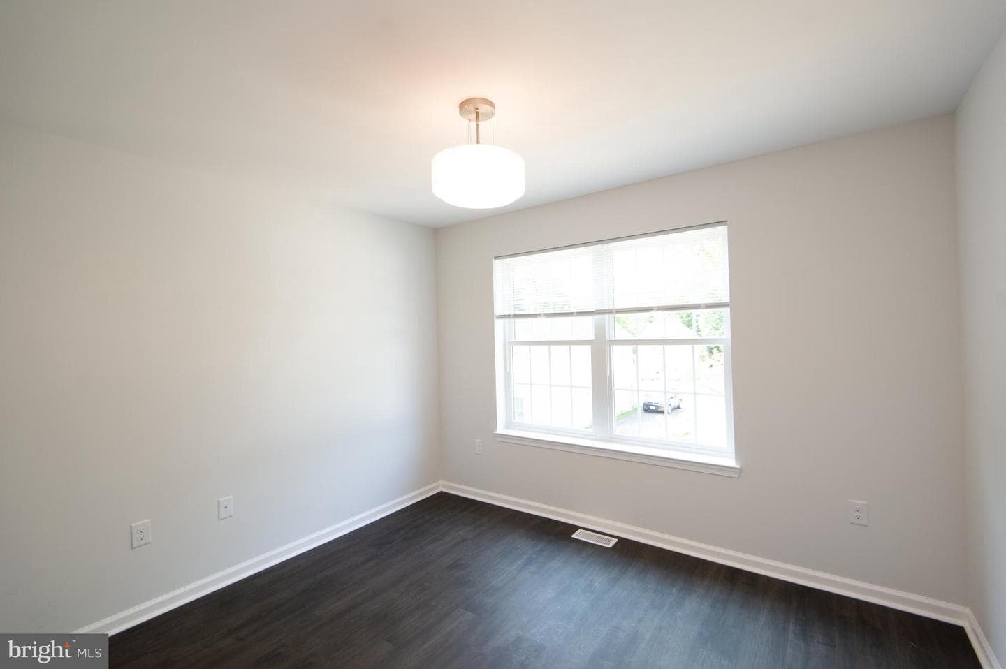 636 Douglas Street photo 19
