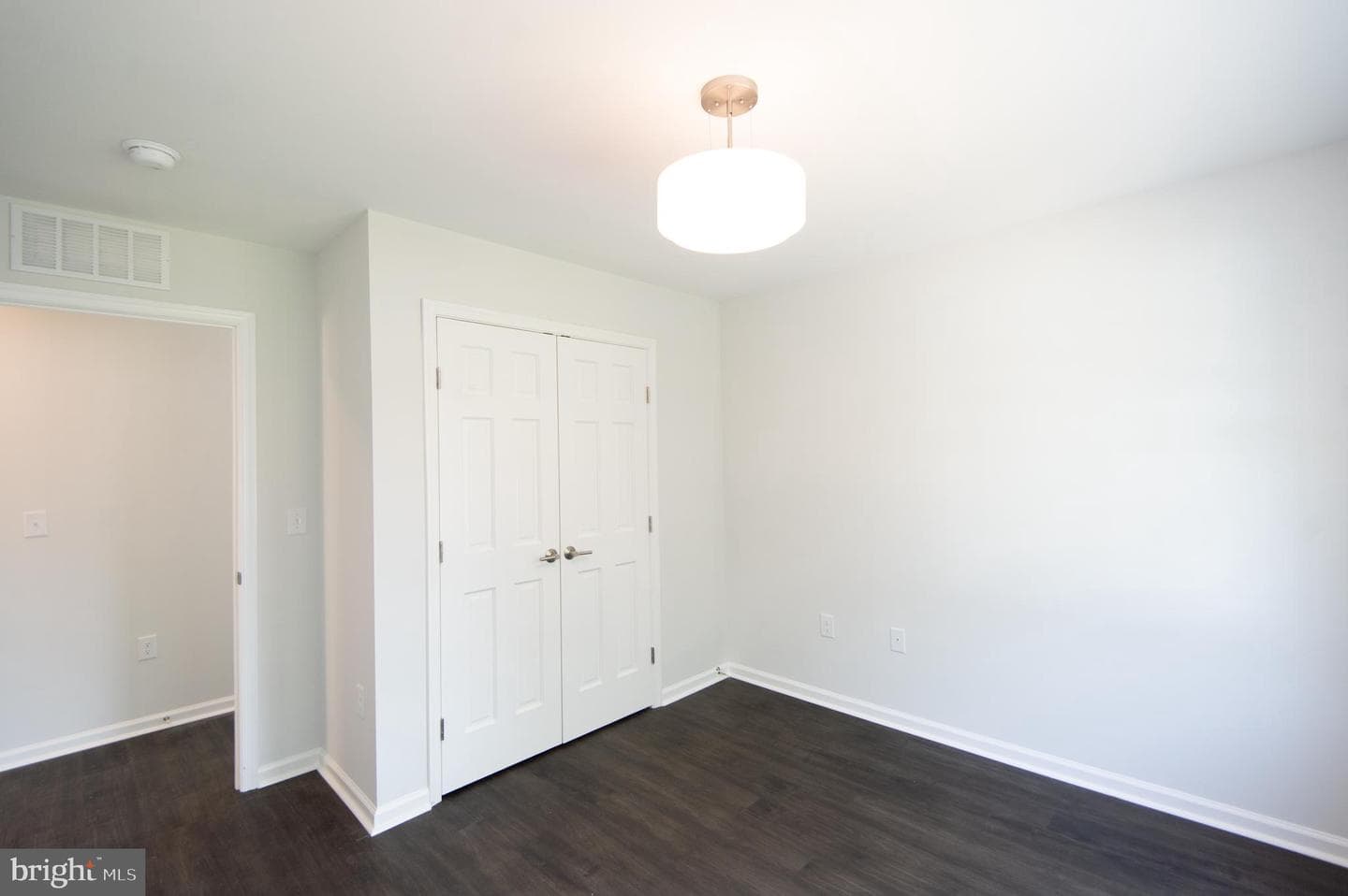 636 Douglas Street photo 20