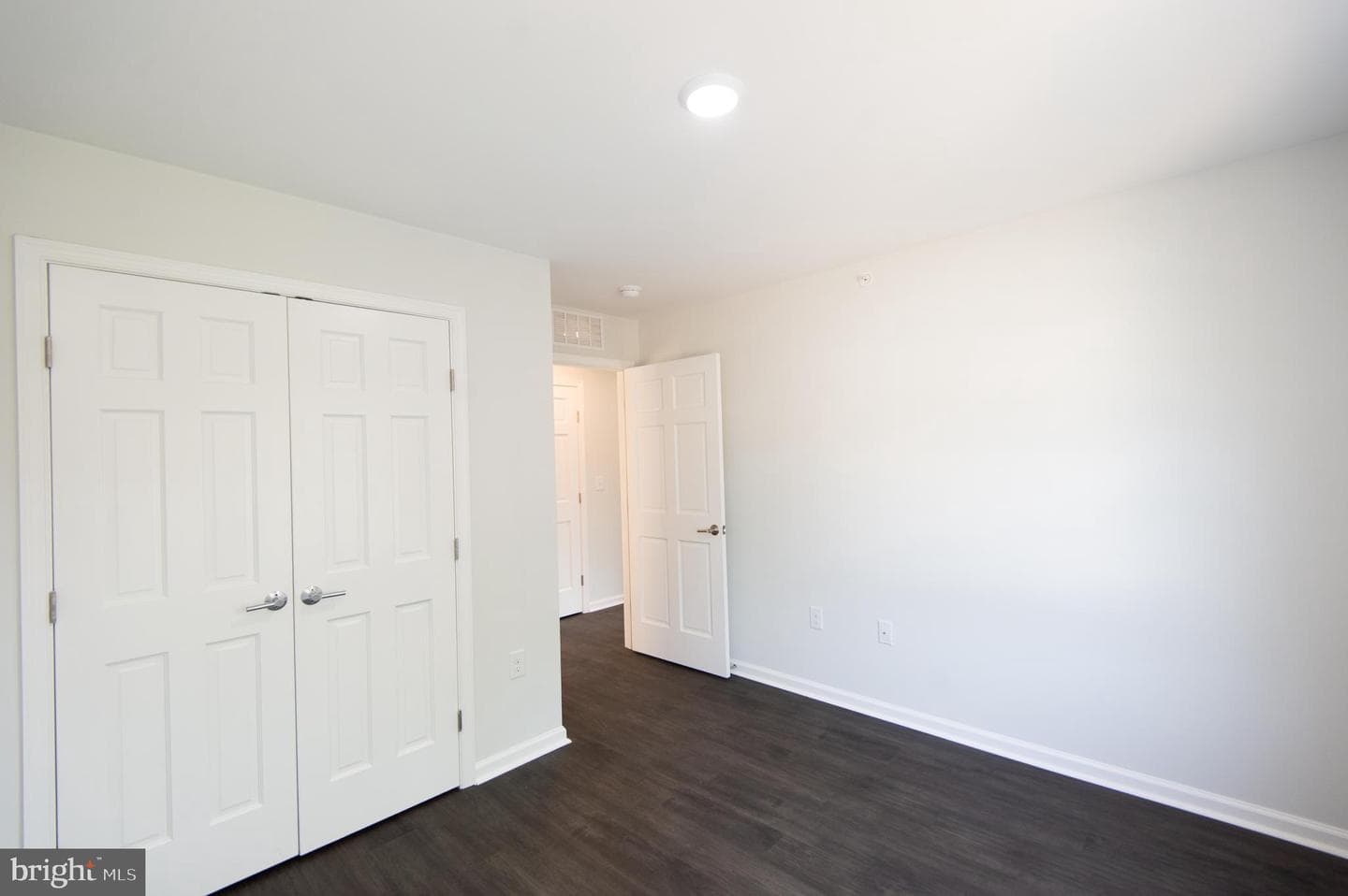 636 Douglas Street photo 22