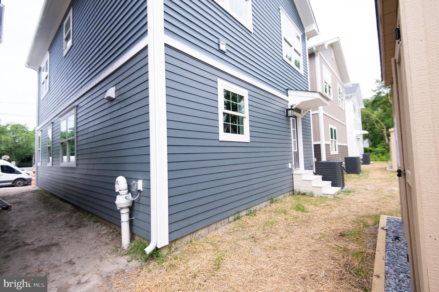 636 Douglas Street photo 28
