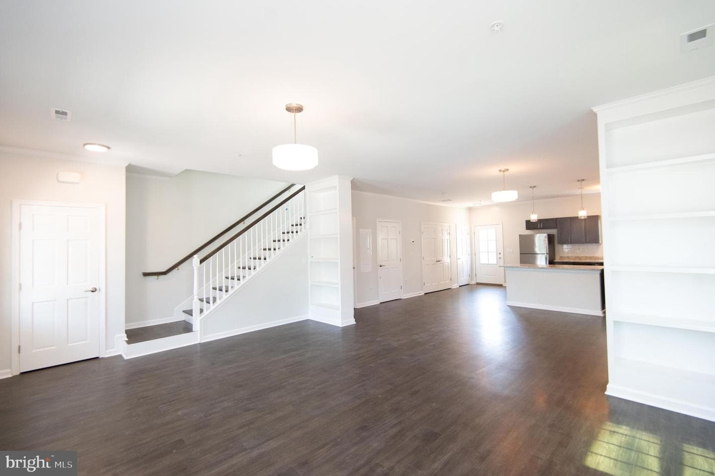 636 Douglas Street photo 3