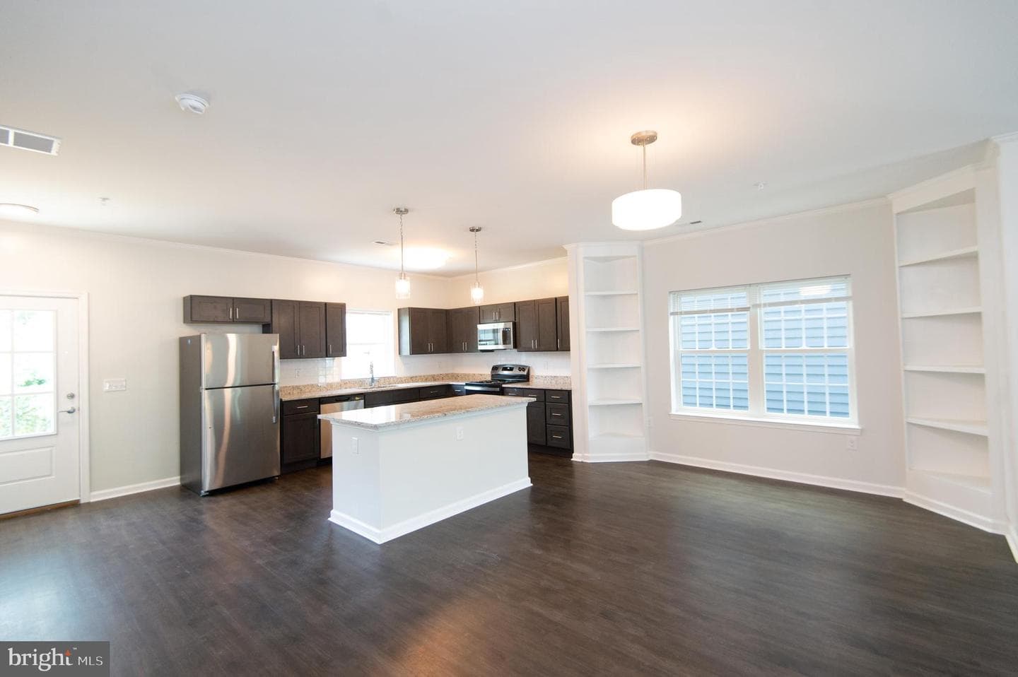636 Douglas Street photo 6