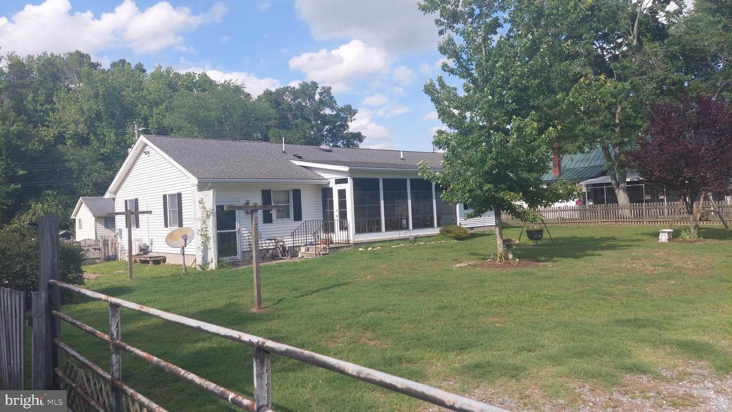 136 South Street photo 5