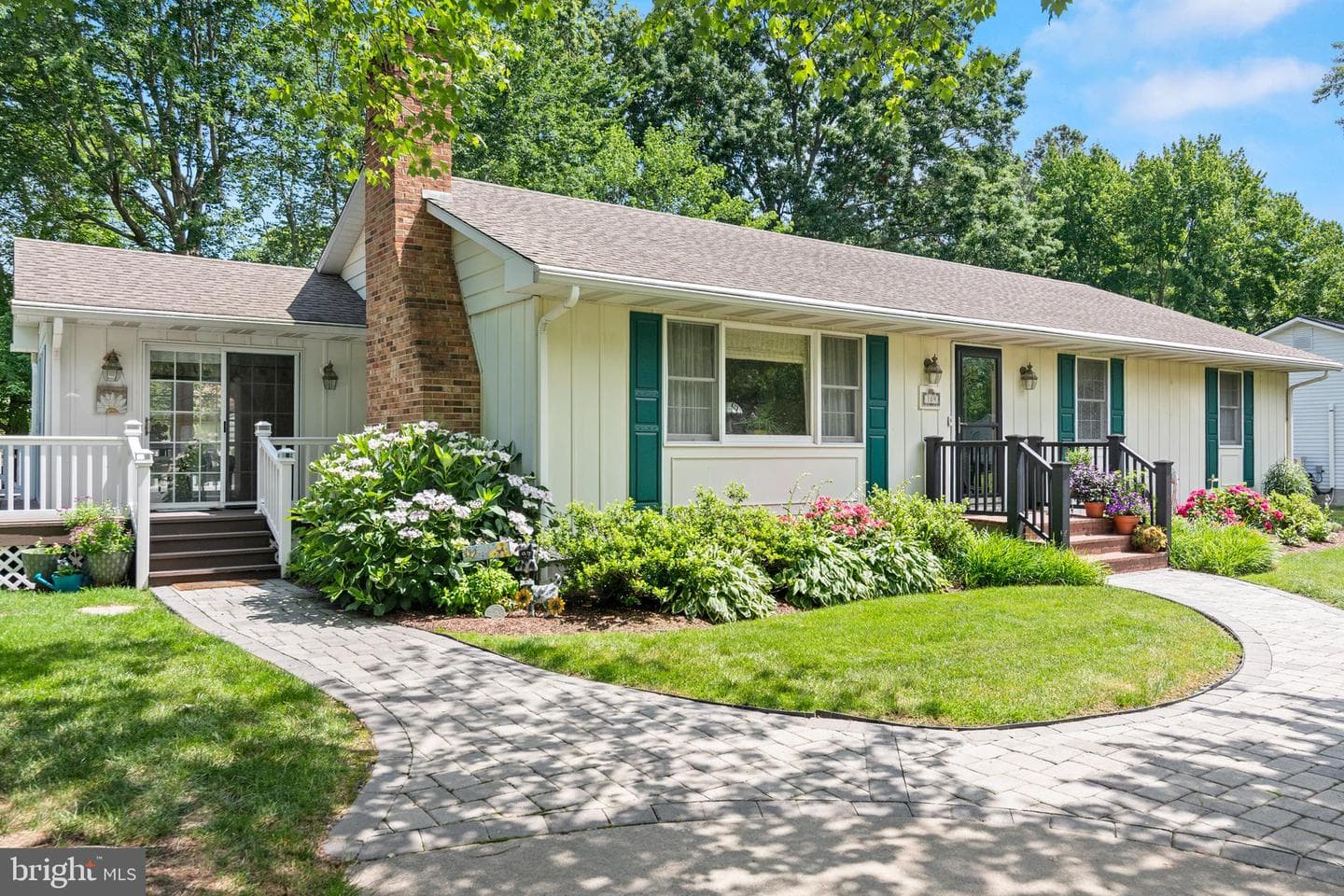 109 Holly Terrace photo 3