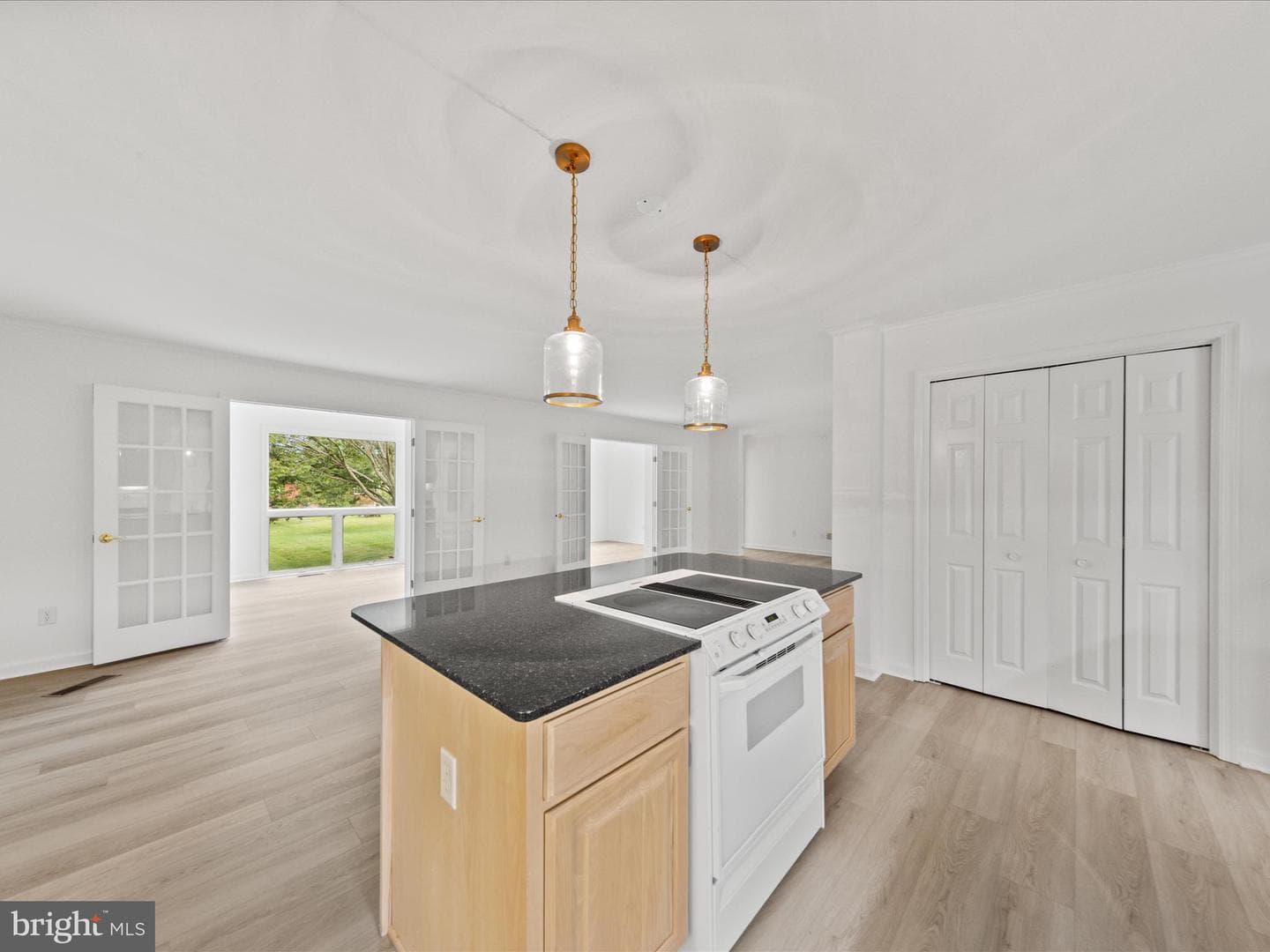 206 Bayview Avenue photo 10