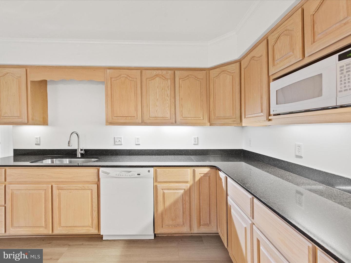 206 Bayview Avenue photo 11