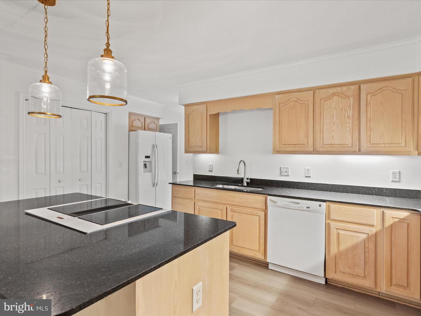 206 Bayview Avenue photo 12