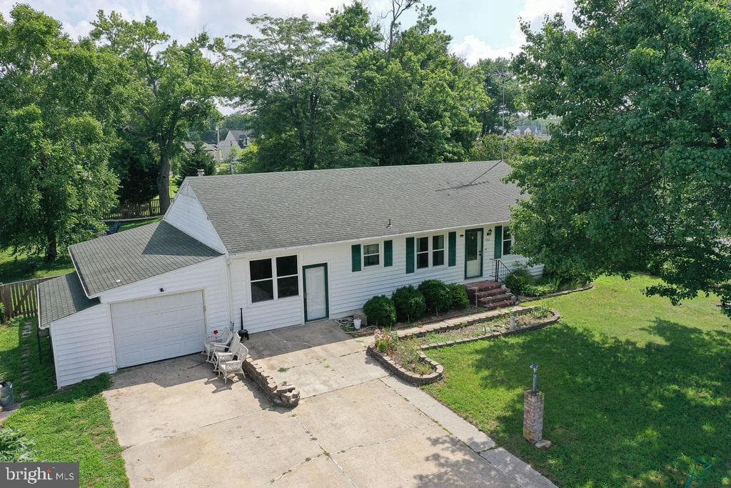 513 Linden Lane photo 2