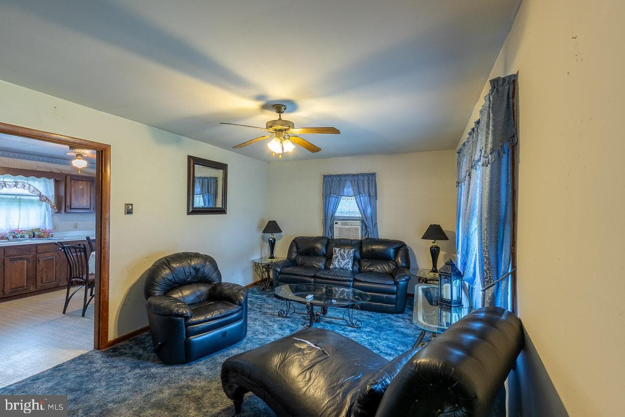 304 Collins Avenue photo 12