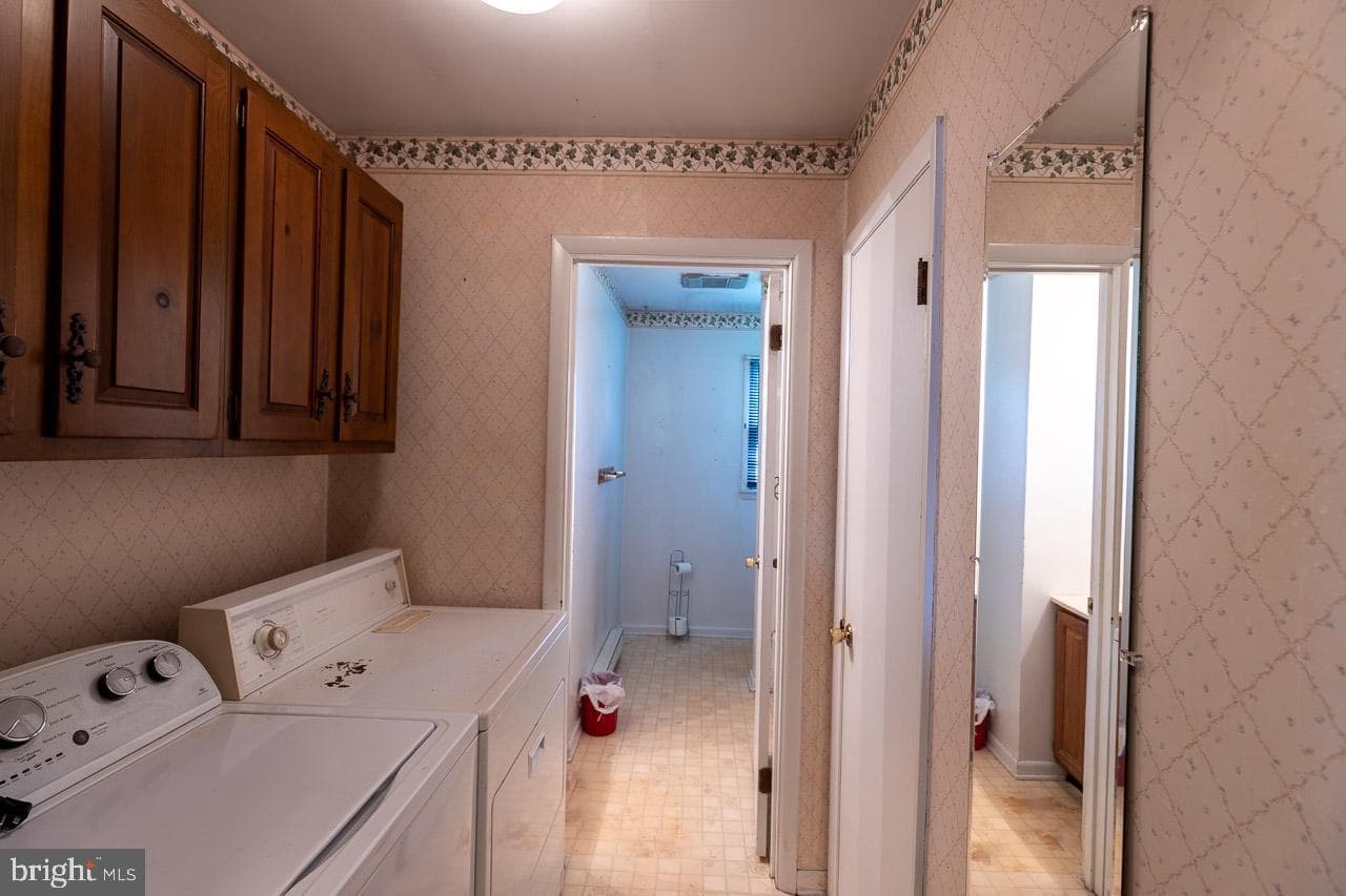 304 Collins Avenue photo 18