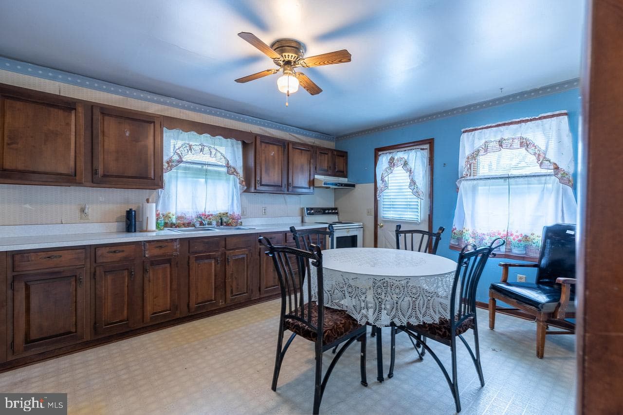 304 Collins Avenue photo 32
