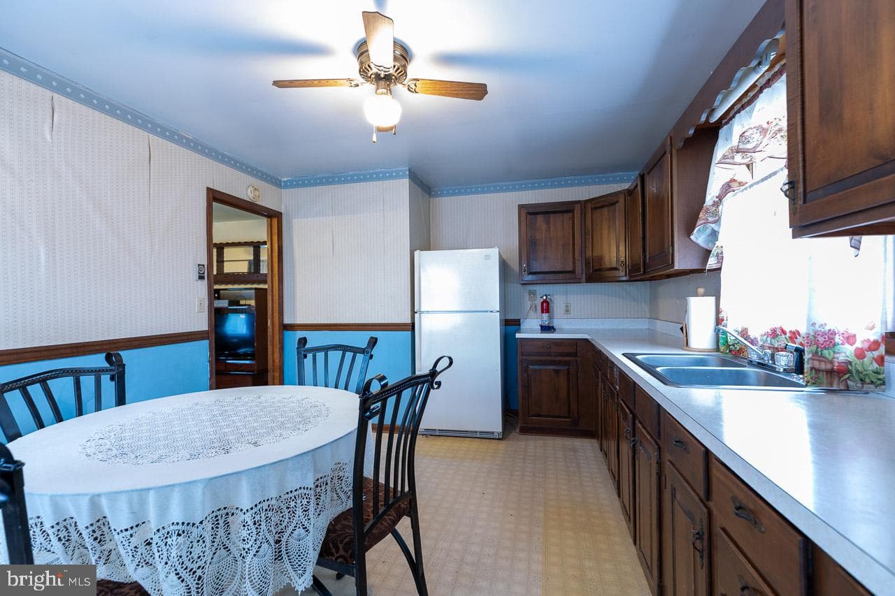 304 Collins Avenue photo 33
