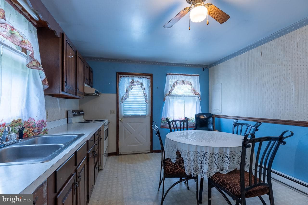 304 Collins Avenue photo 36