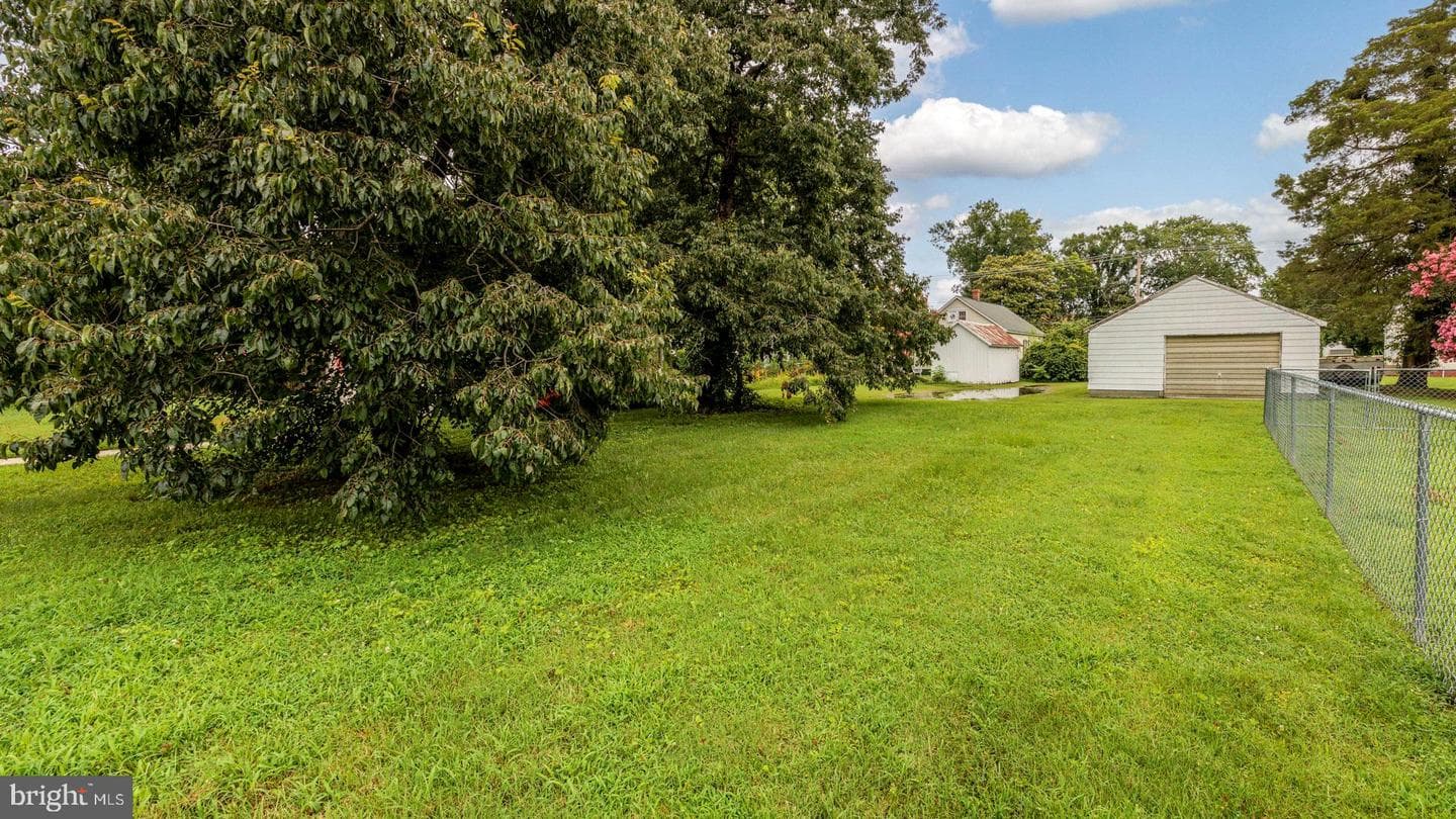 1105 Holland Avenue photo 4