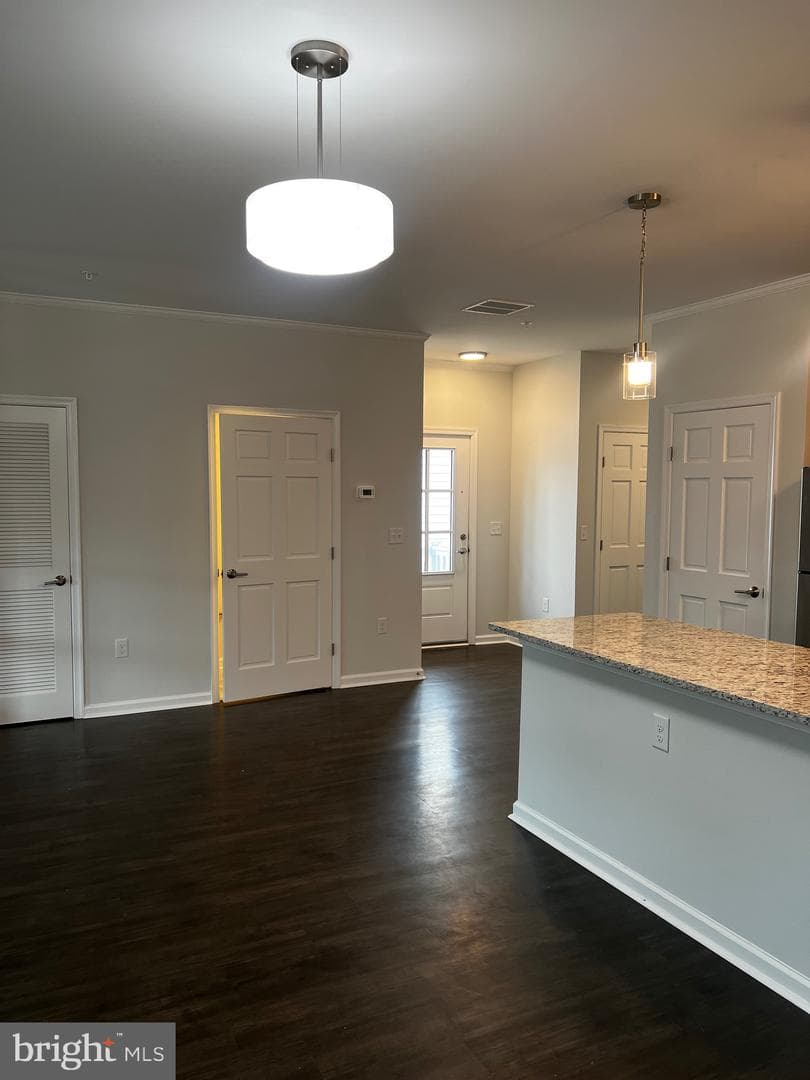 634 Douglas Street photo 13