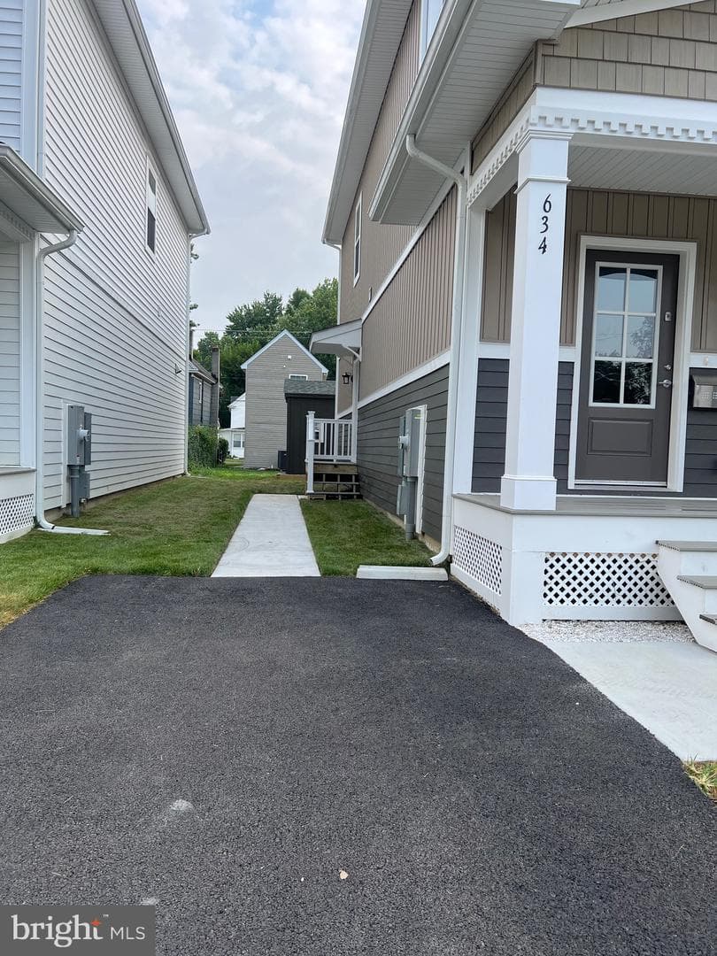 634 Douglas Street photo 42