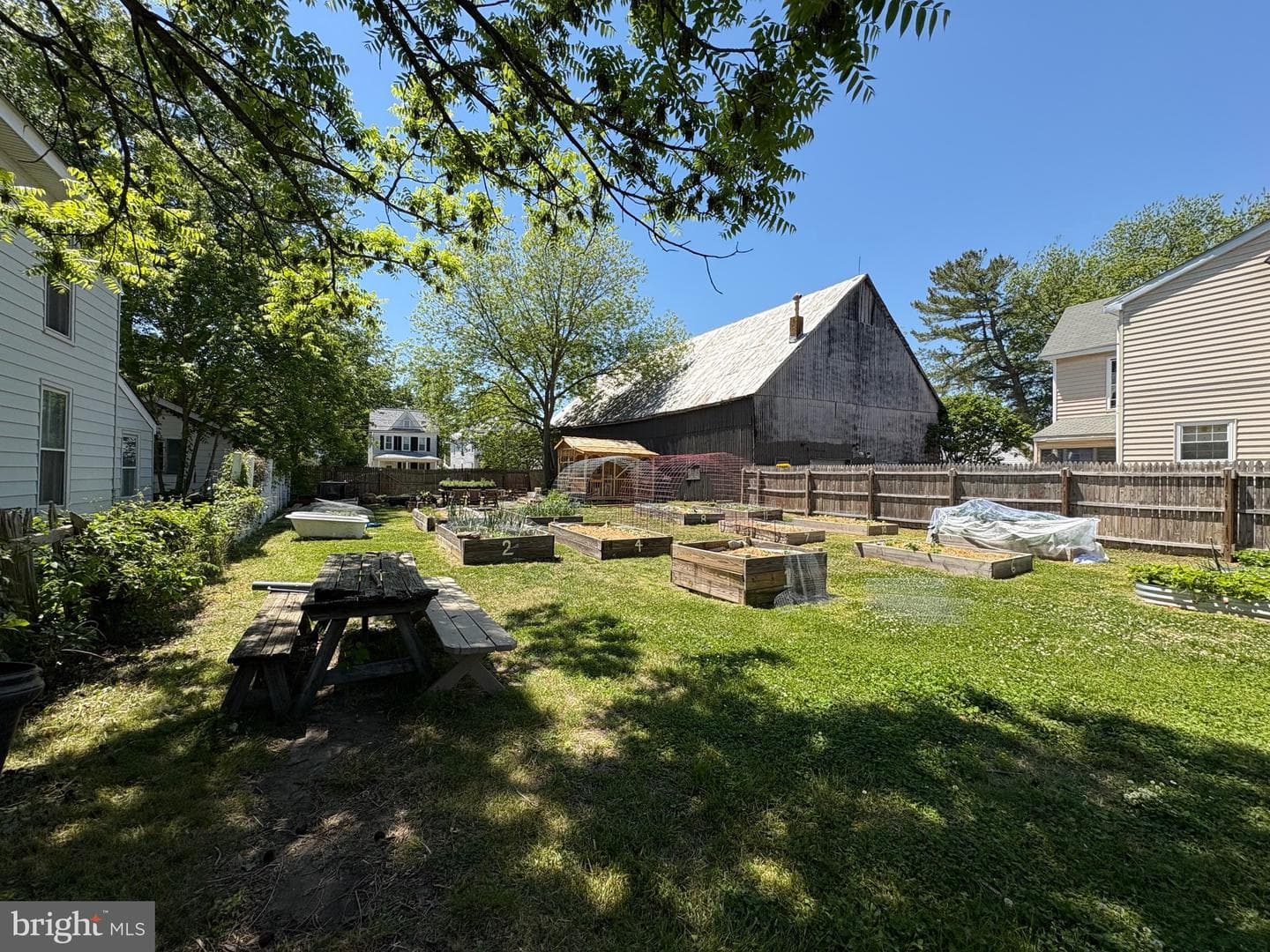 817 Locust Street photo 36