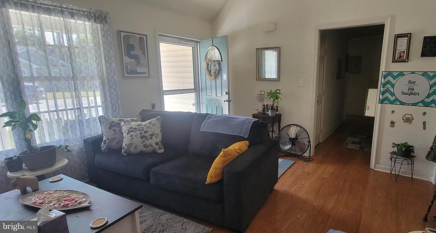 825 Ames Court photo 5
