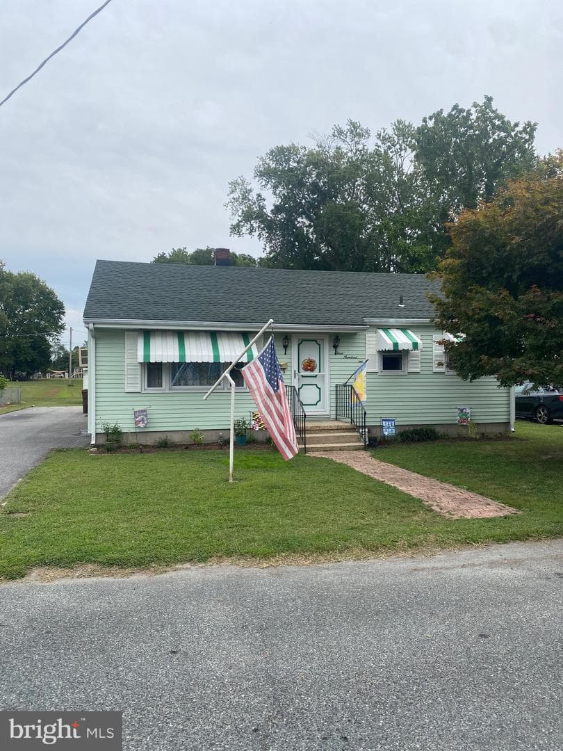 302 Nathans Avenue photo 1