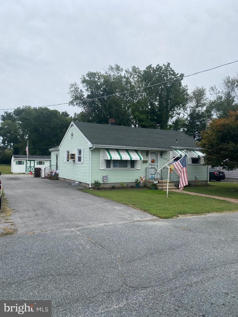 302 Nathans Avenue photo 2