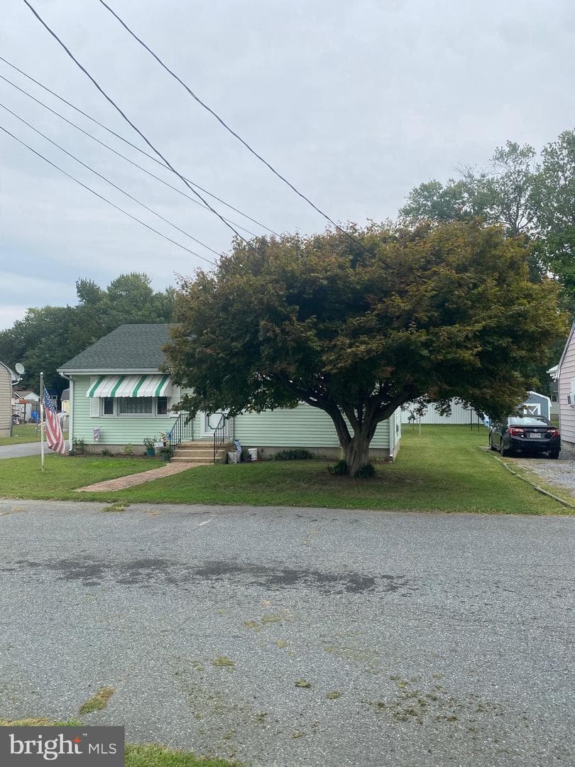 302 Nathans Avenue photo 3