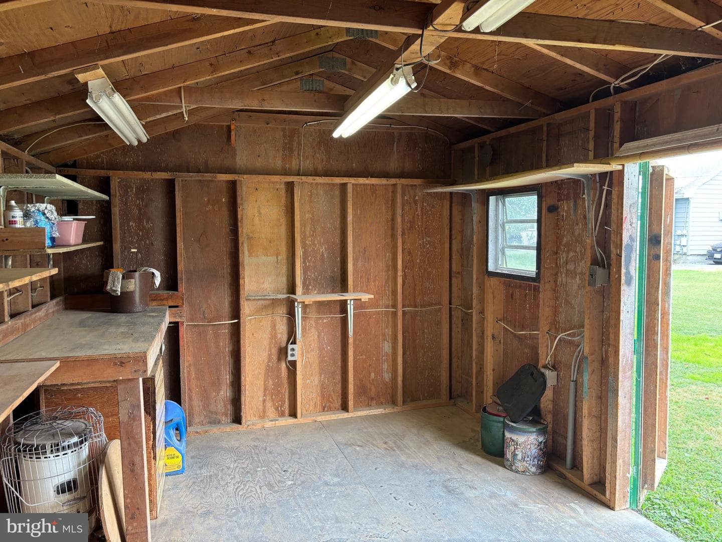 302 Nathans Avenue photo 41