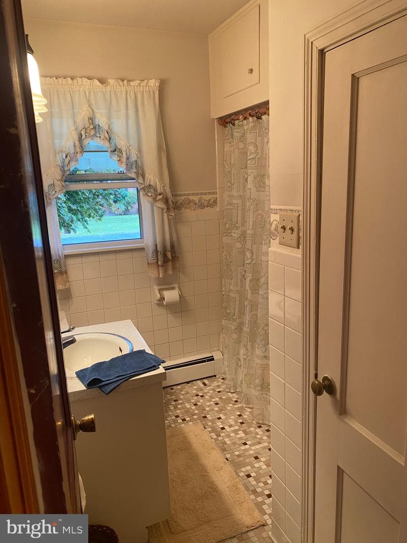 302 Nathans Avenue photo 7