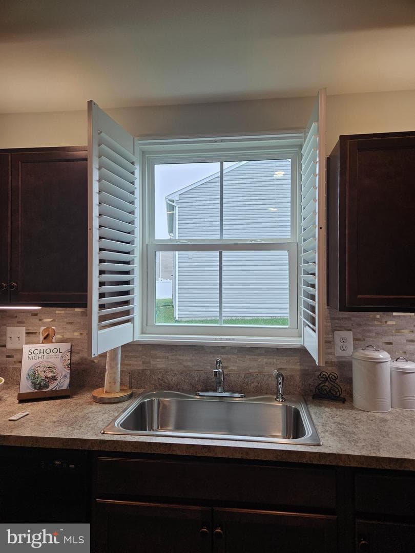 131 Mariners Way photo 11